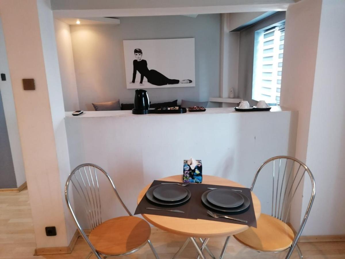 Ariana Apartment By EasyBucarest Esterno foto