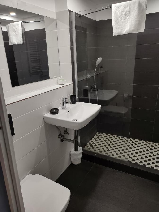 Ariana Apartment By EasyBucarest Esterno foto